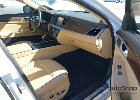 2015 Hyundai Genesis 3.8 z USA, uszkodzony, nr VIN KMHGN4JE2FU047254